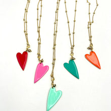 Carica l'immagine nel visualizzatore di Gallery, Collana Ginevra in acciaio dorato e pallini con Cuore Smaltato