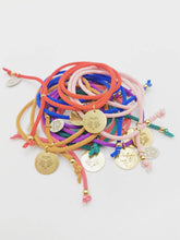 Carica l'immagine nel visualizzatore di Gallery, Bracciale elasticizzato con Ciondolo