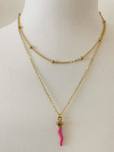 Carica l'immagine nel visualizzatore di Gallery, Collana Porta Fortuna dorata con ciondolo