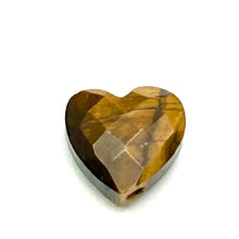 Carica l'immagine nel visualizzatore di Gallery, Orecchino singolo con cuoricino in pietradura