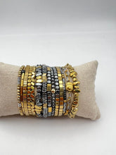 Carica l'immagine nel visualizzatore di Gallery, Bracciale Ematite brunita con pepite e madreperla con stella