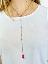 Carica l'immagine nel visualizzatore di Gallery, Collana  dorata in acciaio e pallini con ciondolo "Gatto"