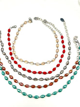 Carica l'immagine nel visualizzatore di Gallery, Collana con cristalli oliva incatenati