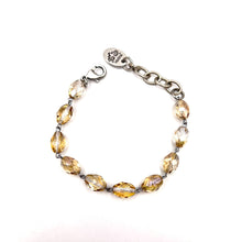Carica l'immagine nel visualizzatore di Gallery, Bracciale con cristalli oliva incatenati
