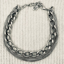 Carica l'immagine nel visualizzatore di Gallery, Collana Multifili Paola Argento