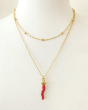 Carica l'immagine nel visualizzatore di Gallery, Collana Porta Fortuna dorata con ciondolo