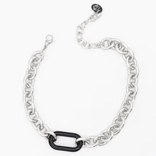Carica l'immagine nel visualizzatore di Gallery, Collana con Anello Nero