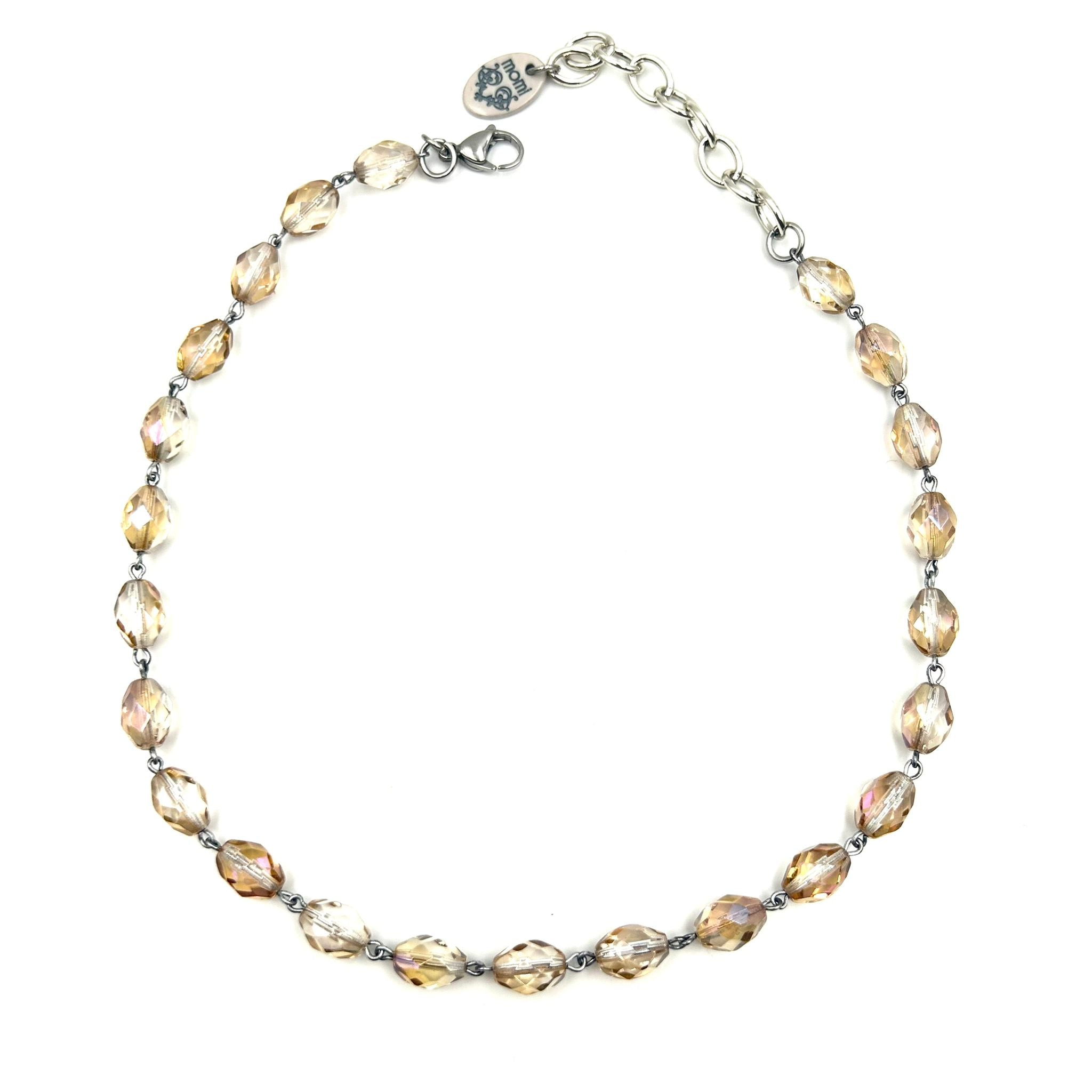Collana con cristalli oliva incatenati